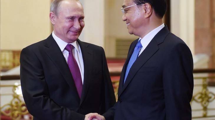 Chinese President Xi Jinping (right) greets Russian President Vladimir Putin to discuss more economic and military co-operation between the two countries. Photo: Pool