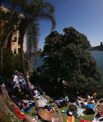 People scrambled early for a prime position at Kirribilli last New Year's Eve.