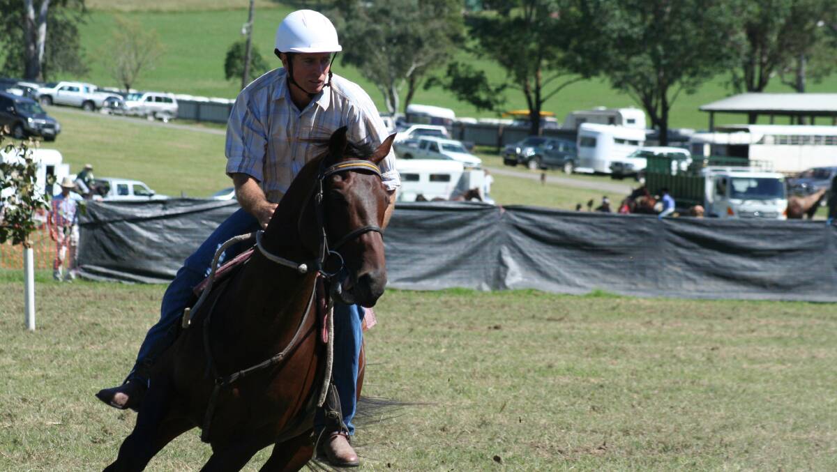 Wayne Murray competing in the campdraft at the 2010 Gloucester Show.