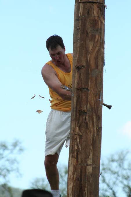 Michael Kellet competing in the woodchop at the 2007 Gloucester Show.