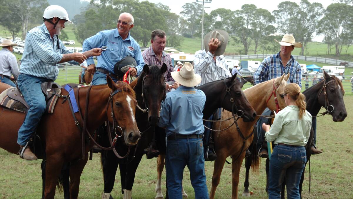 Participants in the campdraft.