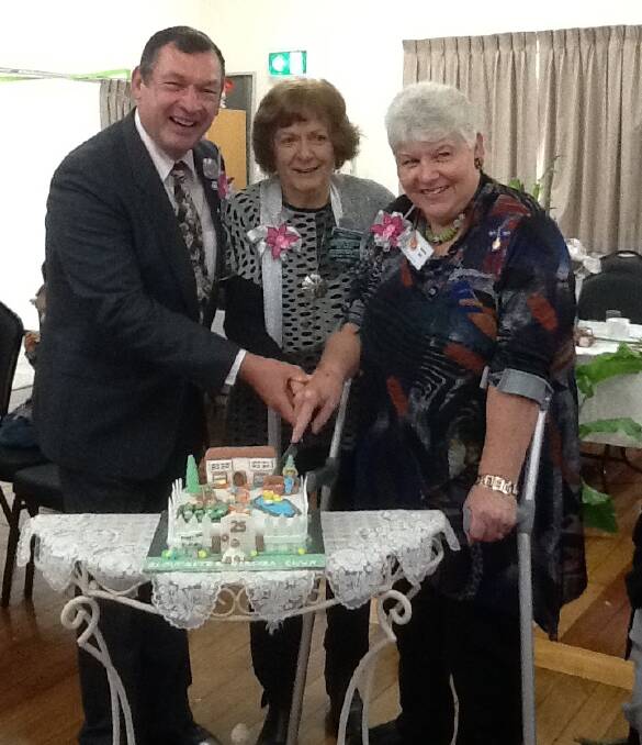 President of Garden Clubs of Australia George Hoad, Shirley Hazell from Gloucester and Jenny Hill from Miles, Queensland cut the 25th anniversary birthday cake.