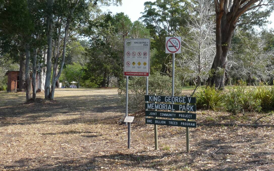 King George V Memorial Park is located west of Ravenshaw Street between Cook and Manning Streets and runs down onto the Gloucester River. 