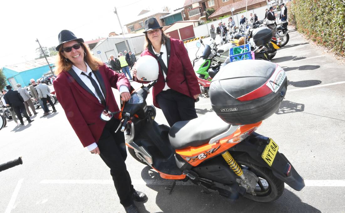Sharp dressed ladies from last year's event, Lani Stokes and Rose Nash, the Tail End Charlies. Photo Scott Calvin