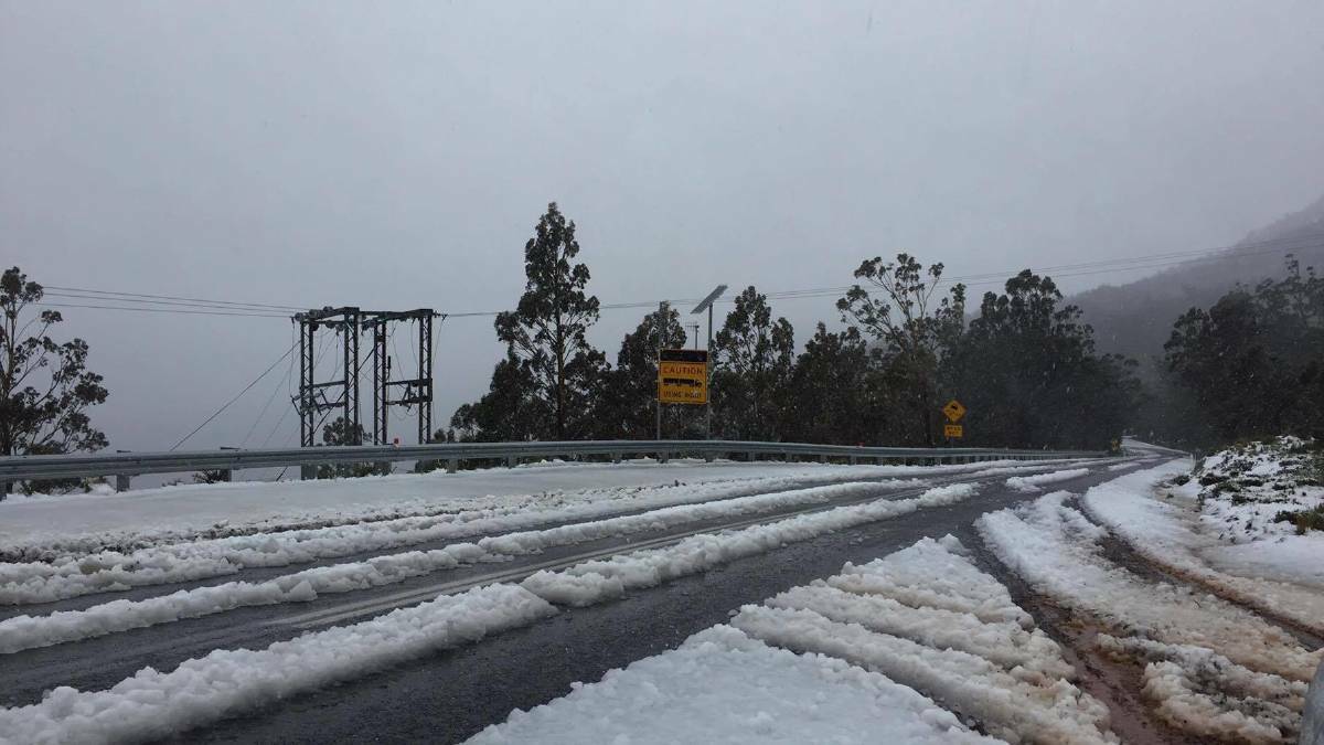 Heavy snow is falling at the intersection of Poatina Road and Highland Lakes Road near Launceston, Tasmania.