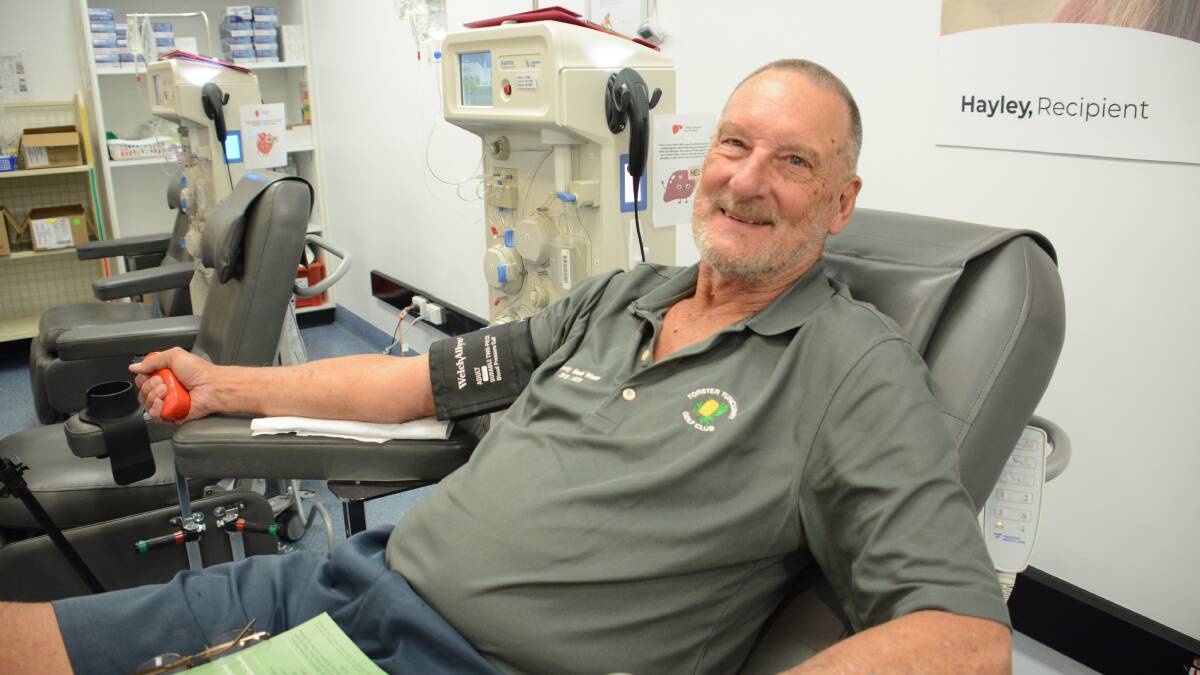 Celebrated: Bill Ireland giving his 662nd donation to Lifeblood. Photo: Scott Calvin