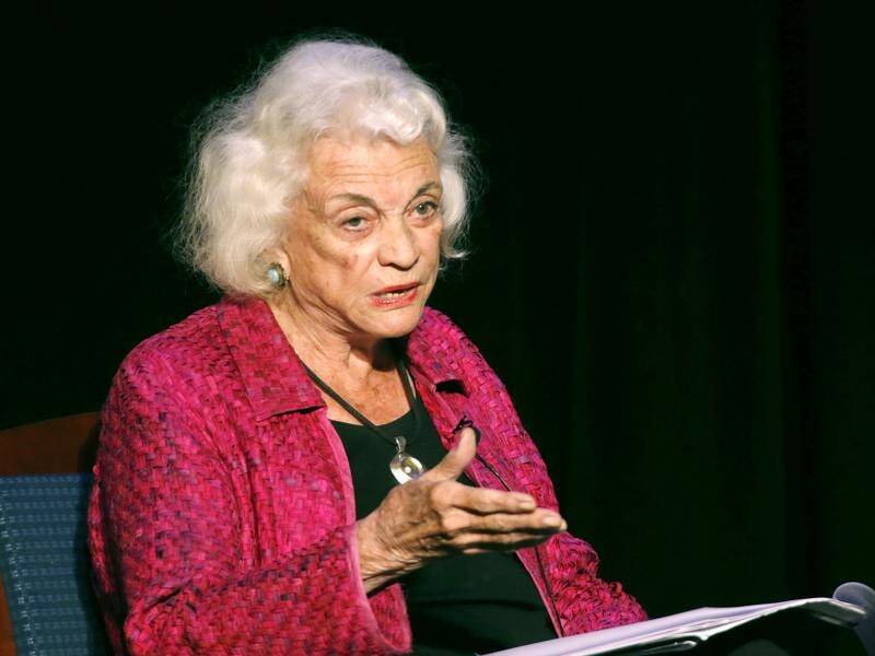 Retired US Supreme Court Justice Sandra Day O'Connor has revealed in a letter she has dementia.