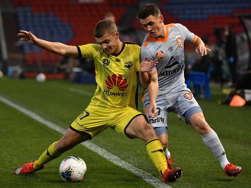 Wellington Phoenix and Brisbane Roar have battled to a draw in their A-League clash in Newcastle.
